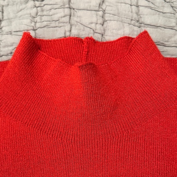 Alice + Olivia Ciara Mock Neck Cropped sweater size medium. - Picture 9 of 11